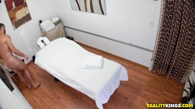 Потрахать хорошенькую массажистку можно за дополнительную плату - #1