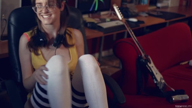 У школьницы от недотраха крышу снесло - #1