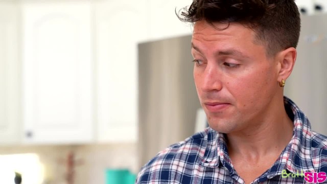 На самом деле, очень просто уговорить брата на секс - #1