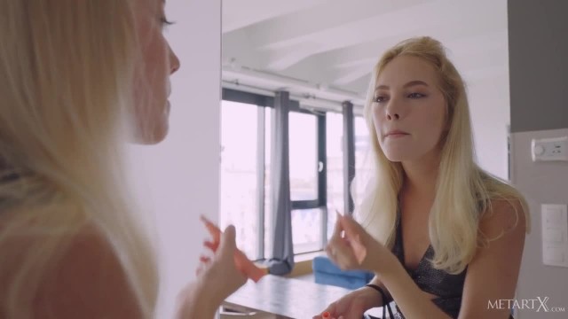 Вместо скучного свидания можно просто мастурбировать киску - #1