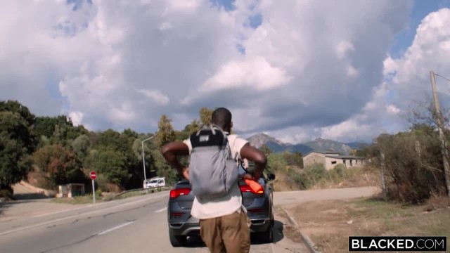 Огромный чёрный хуй для двух симпатичных туристок - #1