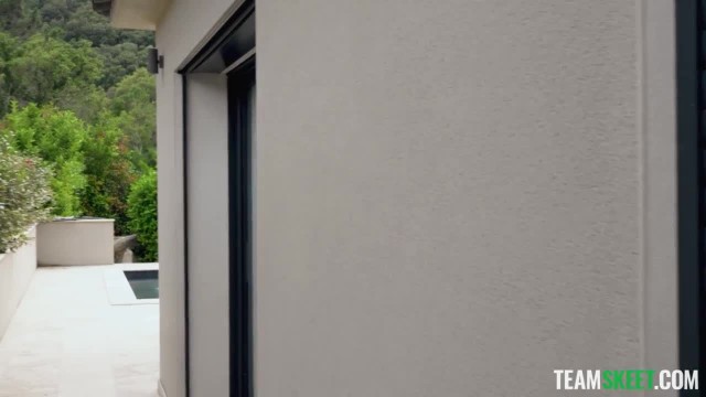 Именно так желательно знакомиться с новыми соседками - #1