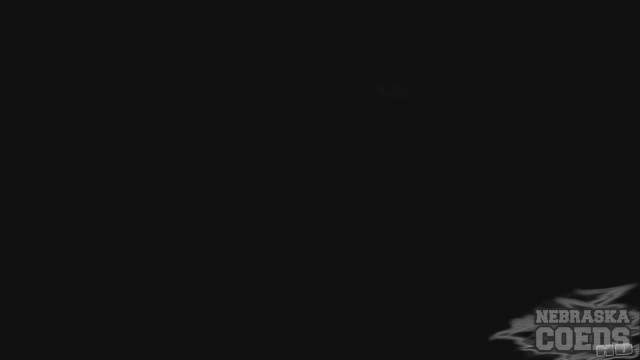 Хорошенькая дрочка киски в безлюдном бассейне - #9