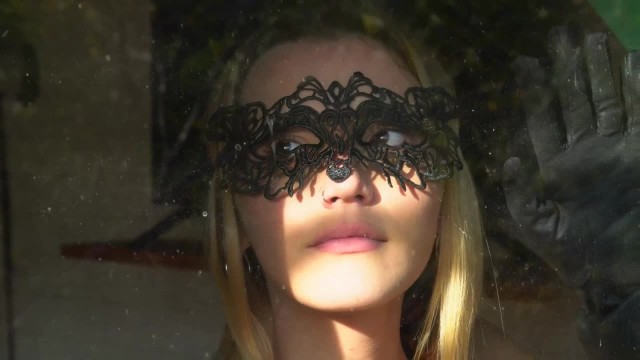 Шикарная писькодрочка в тонких сетчатых колготках - #1